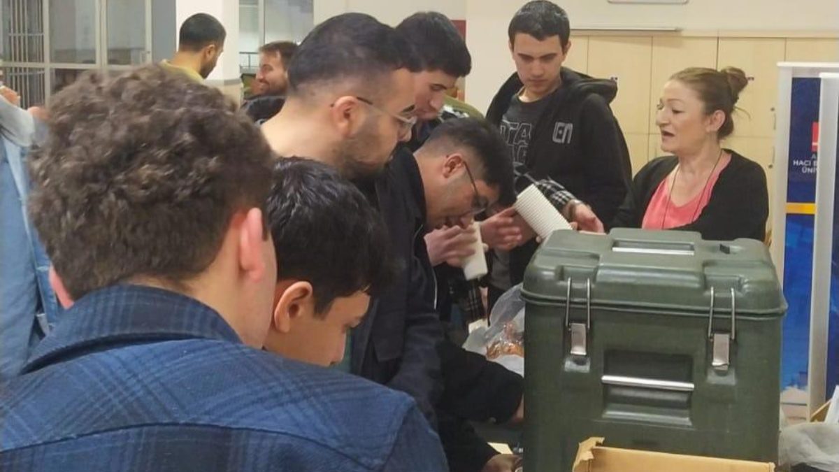 Sınav tarihlerinde Okuma Salonlarımız 7/24 açık tutulmuştur. Öğrencilerimize ücretsiz çay, kahve ,çorba ikramı yapılmıştır.