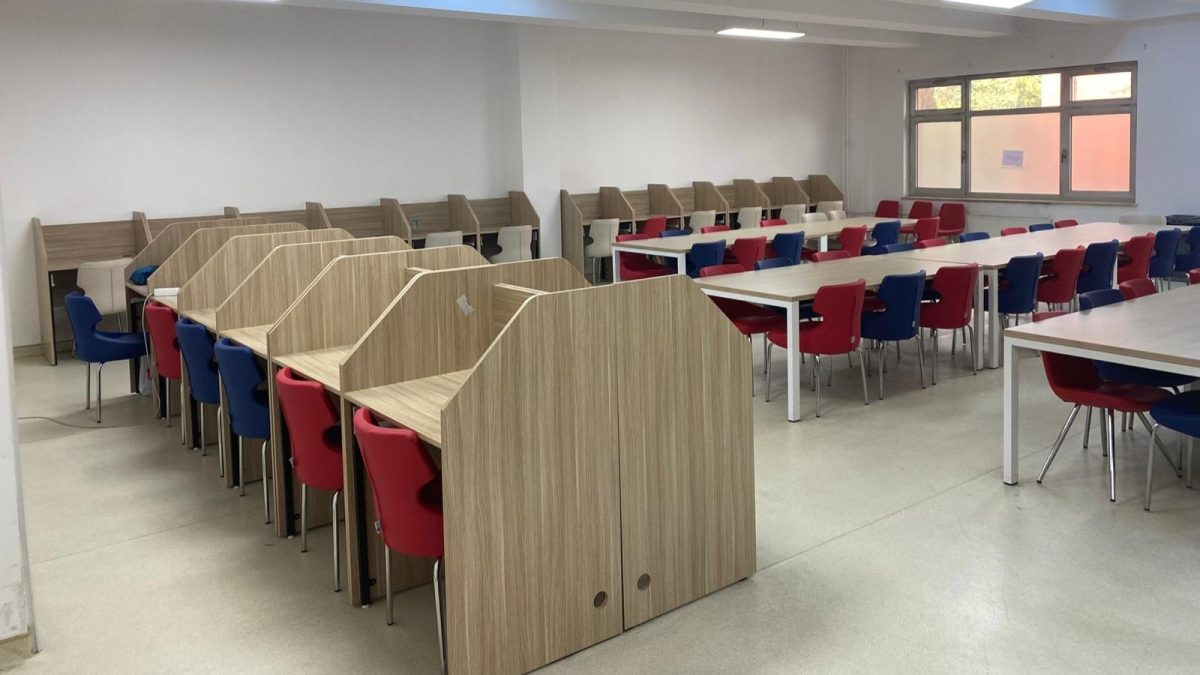 Beşevler Okuma Salonundaki sandalyeler yenilenmiştir.