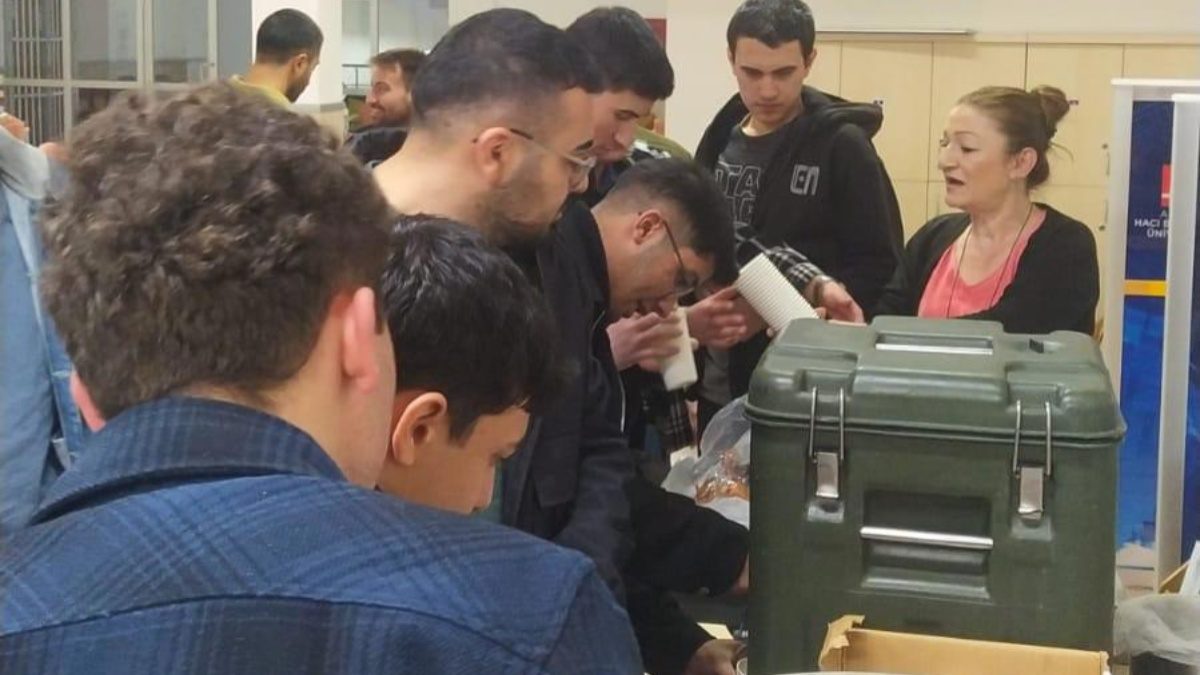 Sınav tarihlerinde Okuma Salonlarımız 7/24 açık tutulmuştur. Öğrencilerimize ücretsiz çay, kahve ,çorba ikramı yapılmıştır.